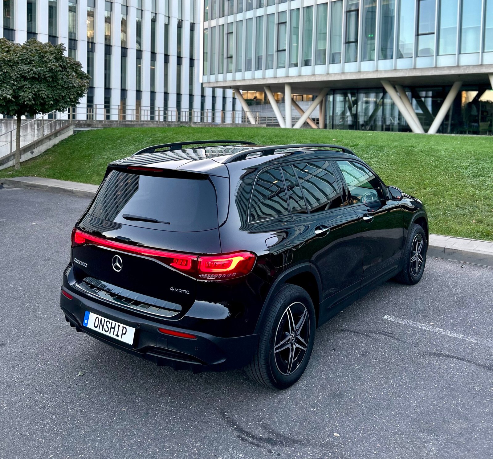 Mercedes-Benz EQB 300 - Image 4