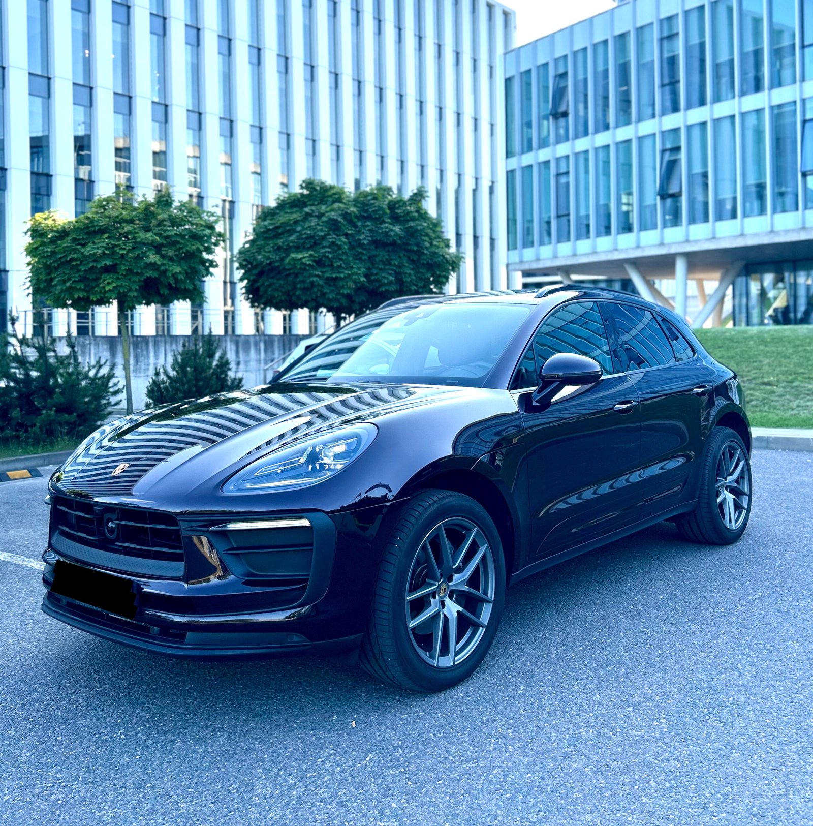 Parduodamas išskirtinės spalvos Porsche Macan 2023.