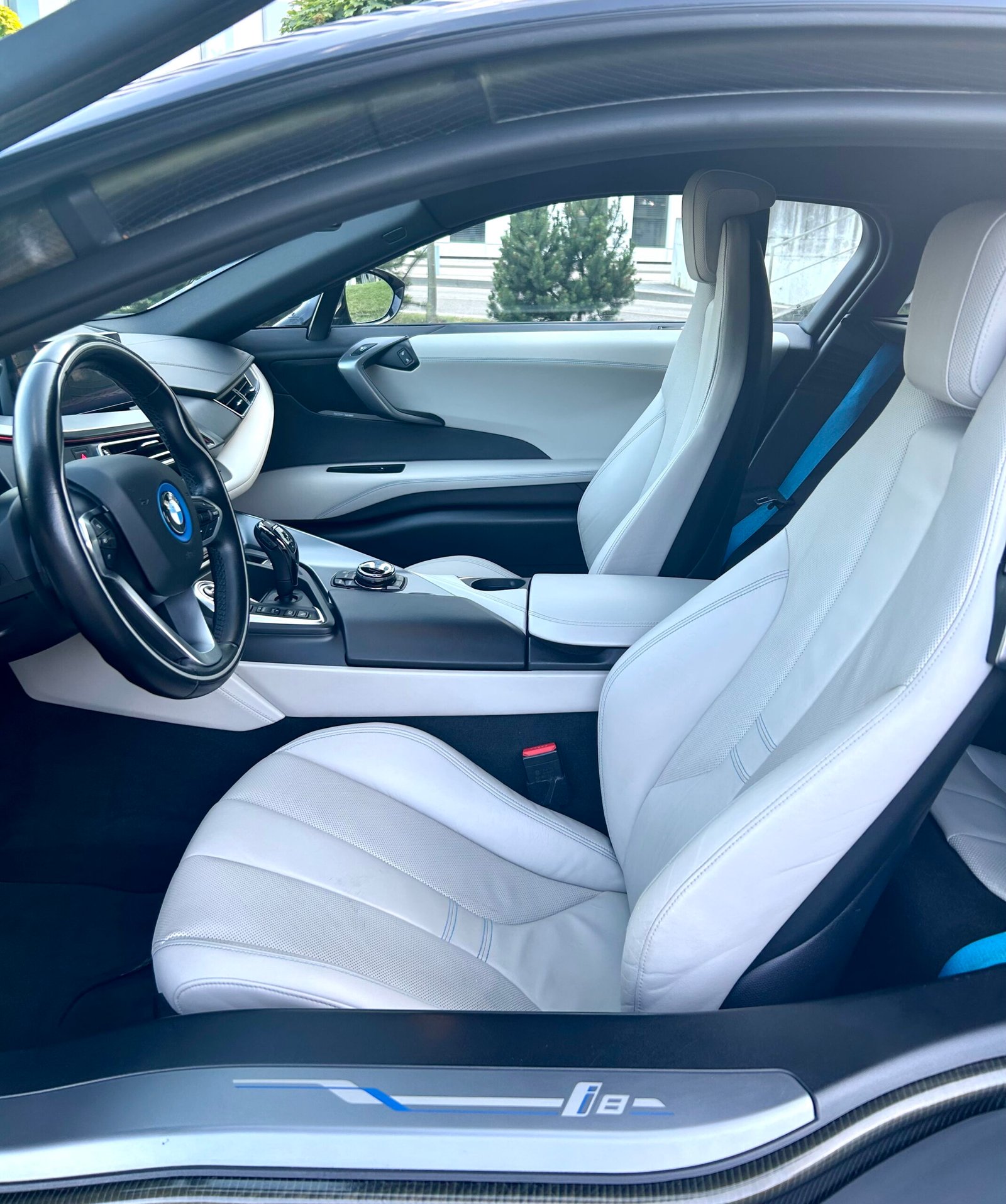 BMW i8 2015 - Image 10