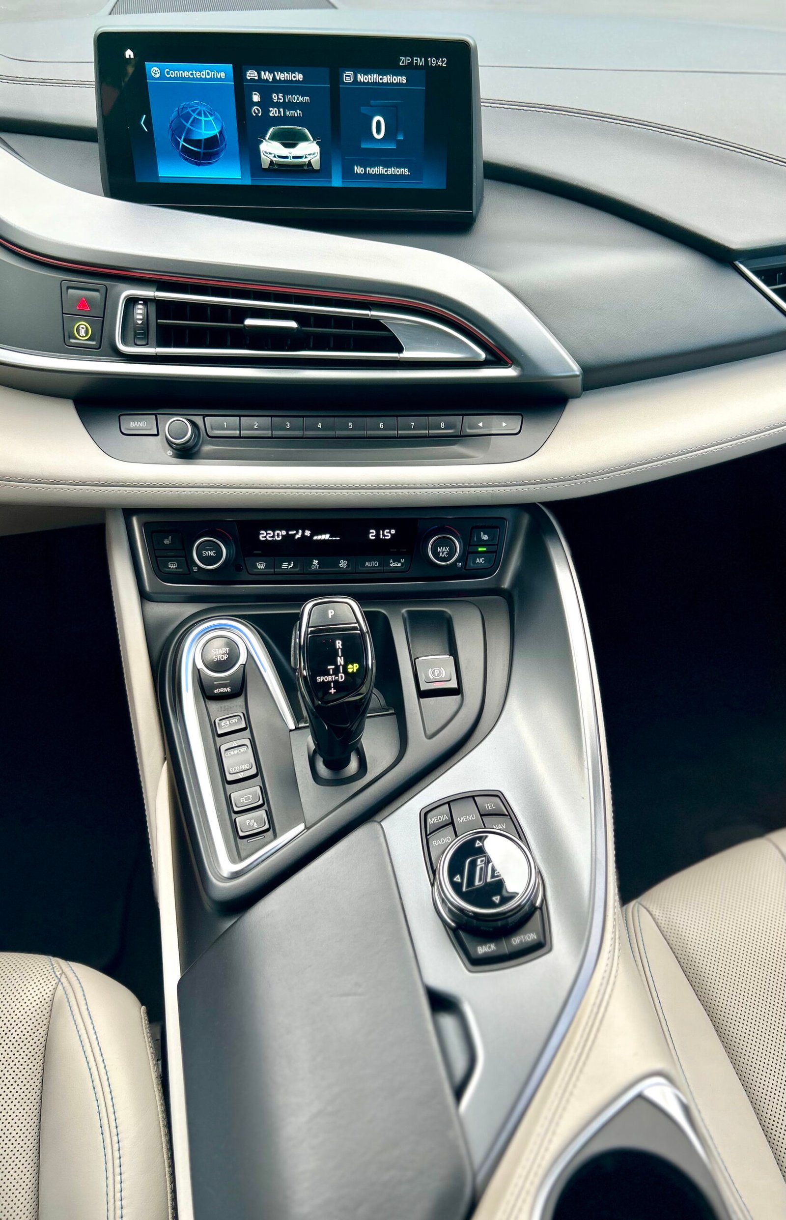 BMW i8 2015 - Image 12