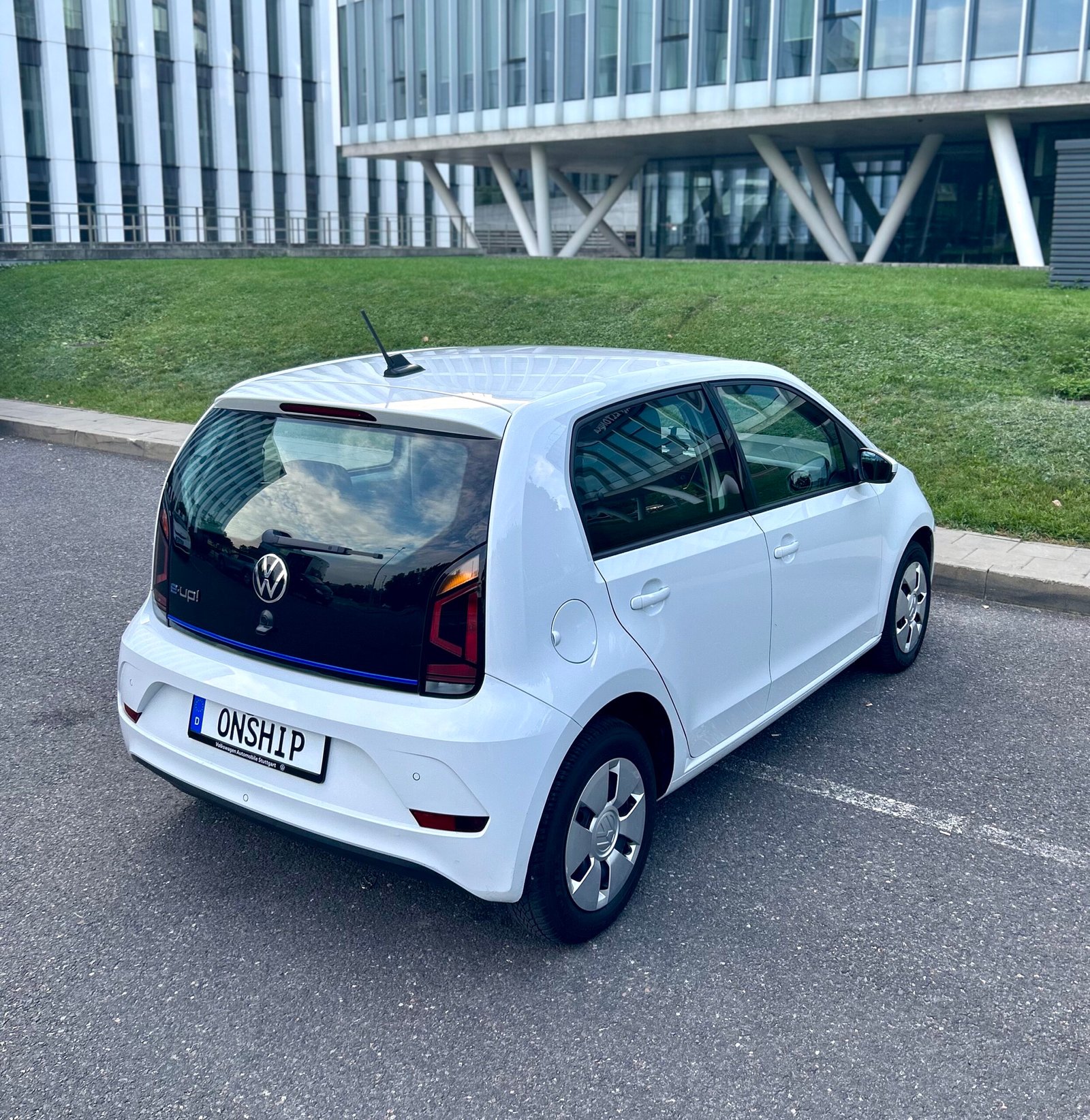 Volkswagen E-Up 61kw - Image 3