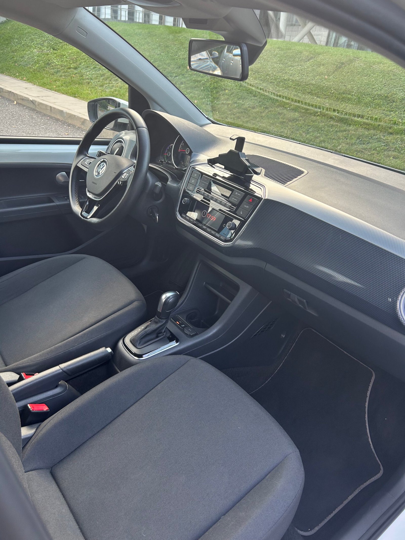 Volkswagen E-Up 61kw - Image 7