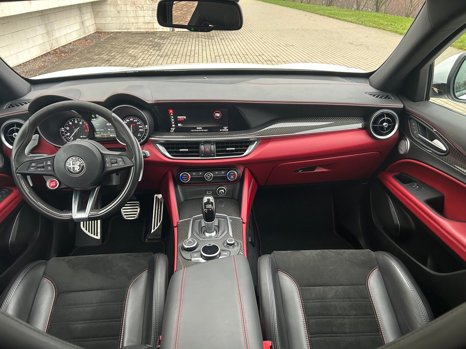 Alfa Romeo Stelvio Quadrifoglio 2018 - Image 10