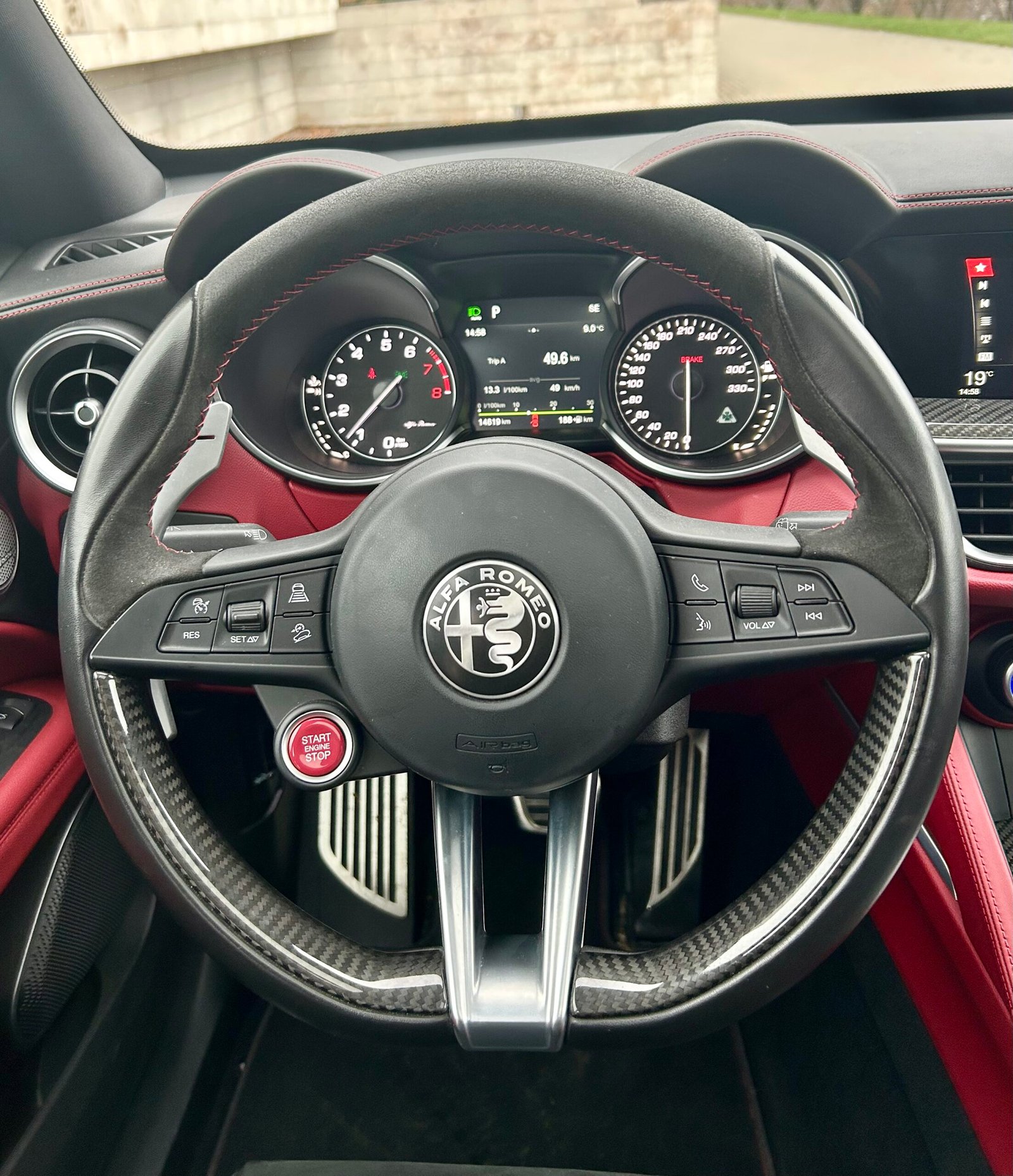 Alfa Romeo Stelvio Quadrifoglio 2018 - Image 9