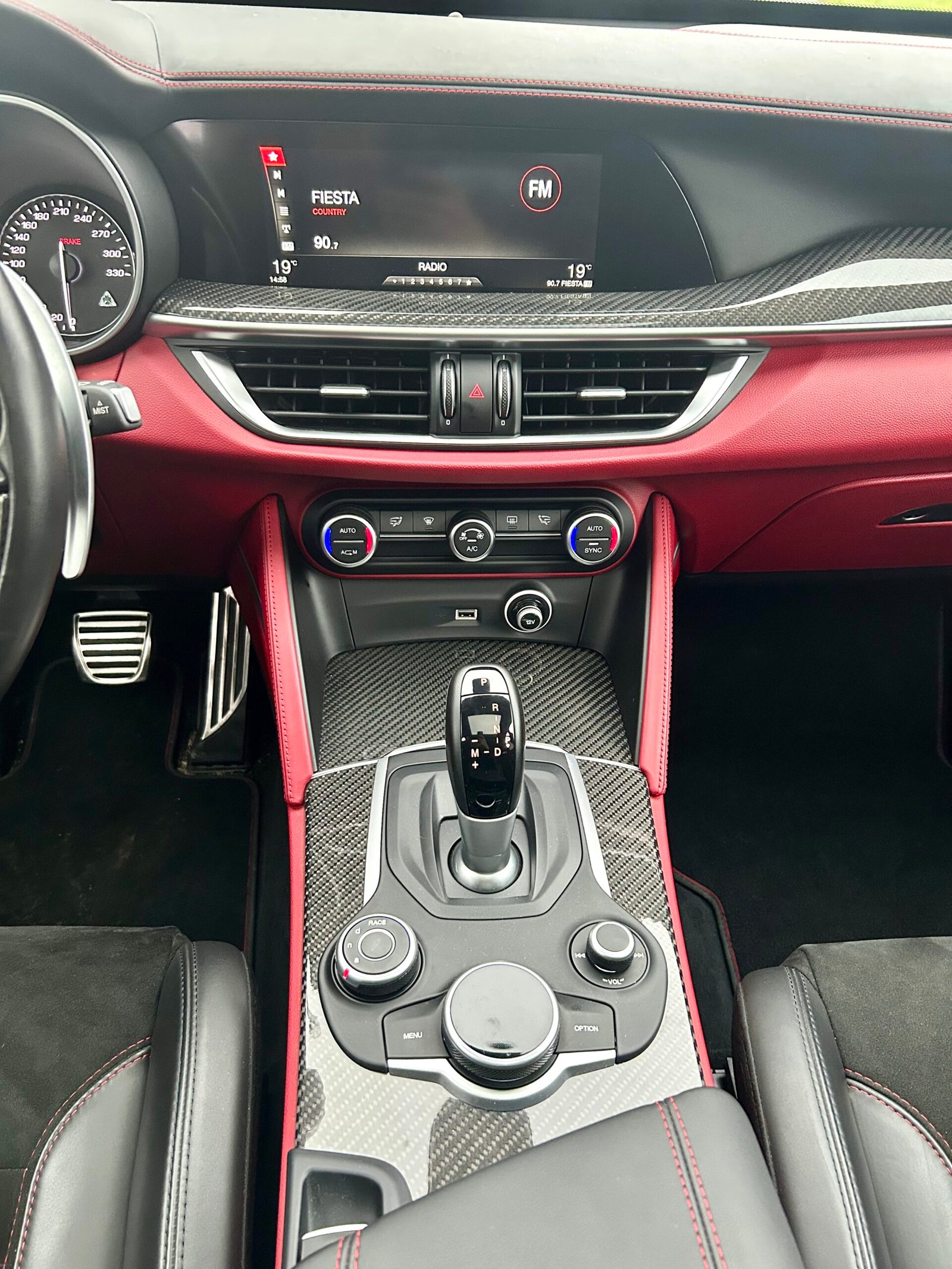 Alfa Romeo Stelvio Quadrifoglio 2018 - Image 11