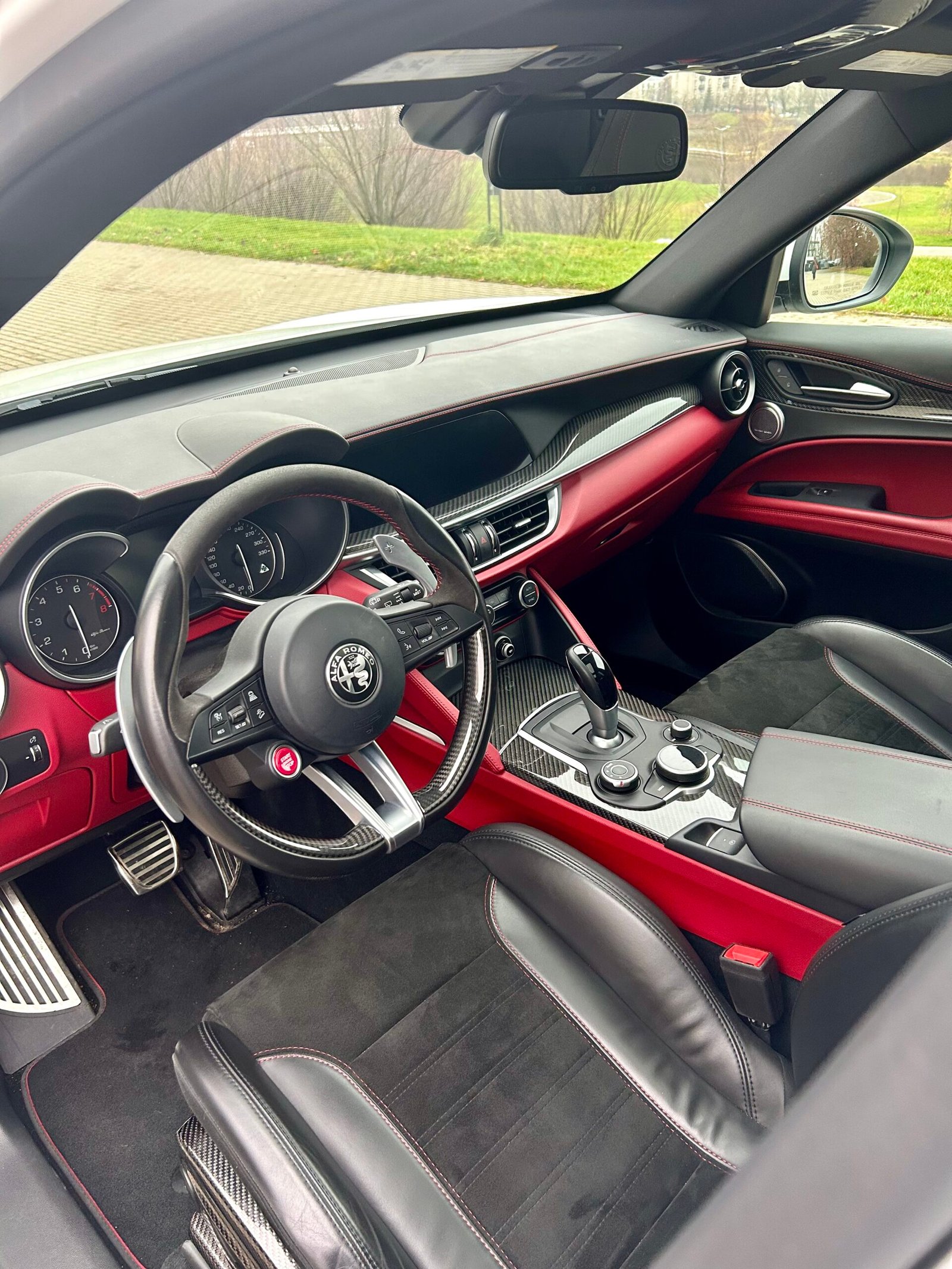 Alfa Romeo Stelvio Quadrifoglio 2018 - Image 8