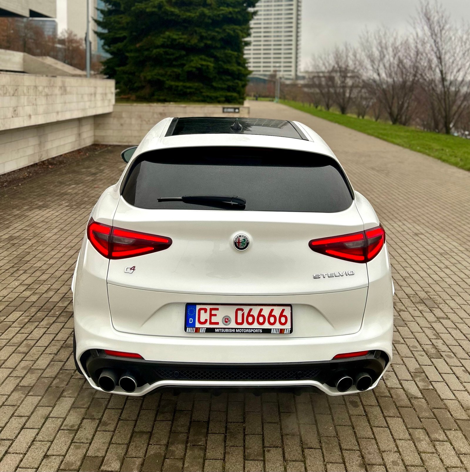 Alfa Romeo Stelvio Quadrifoglio 2018 - Image 4