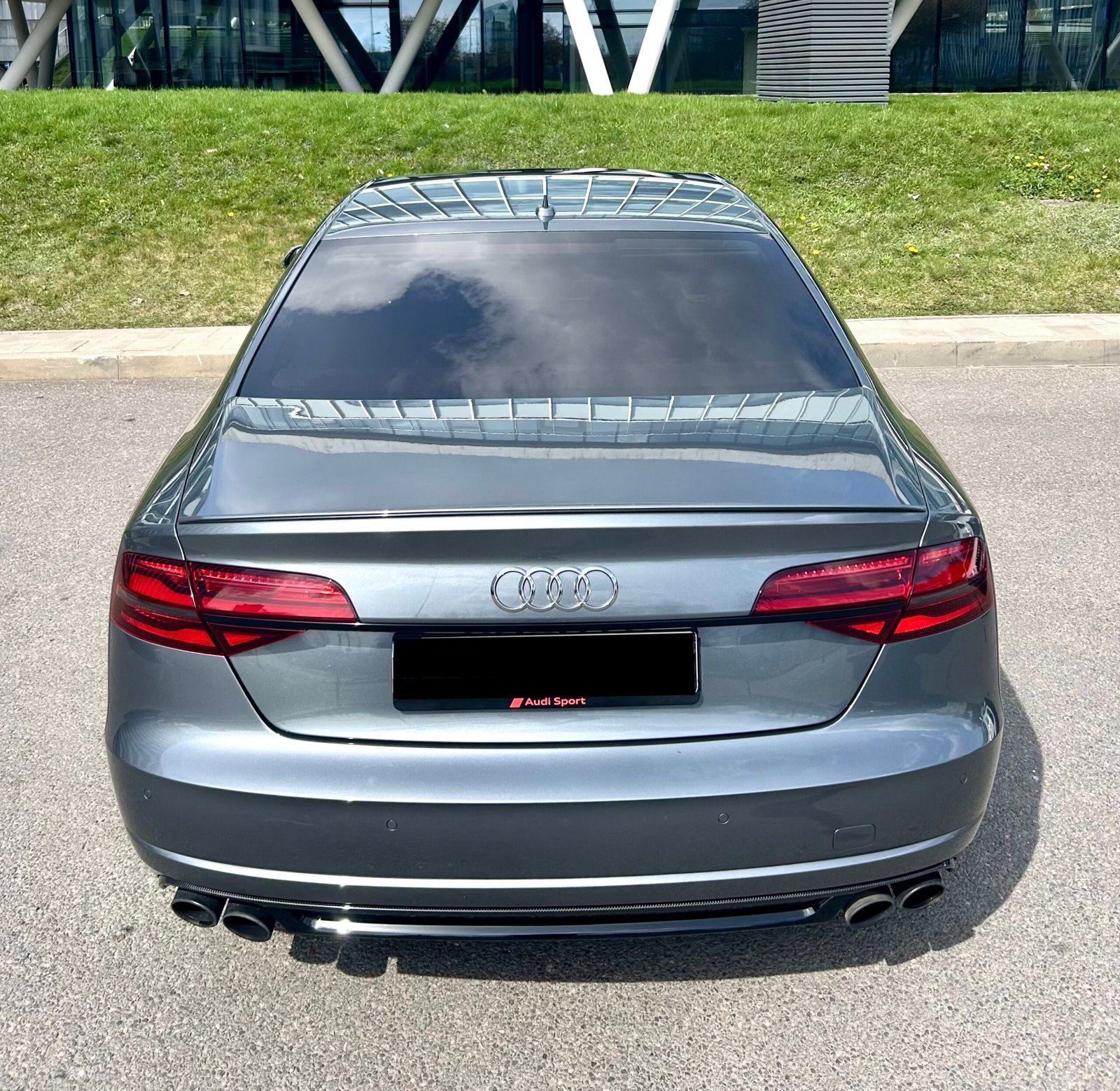 Audi S8 - Image 6