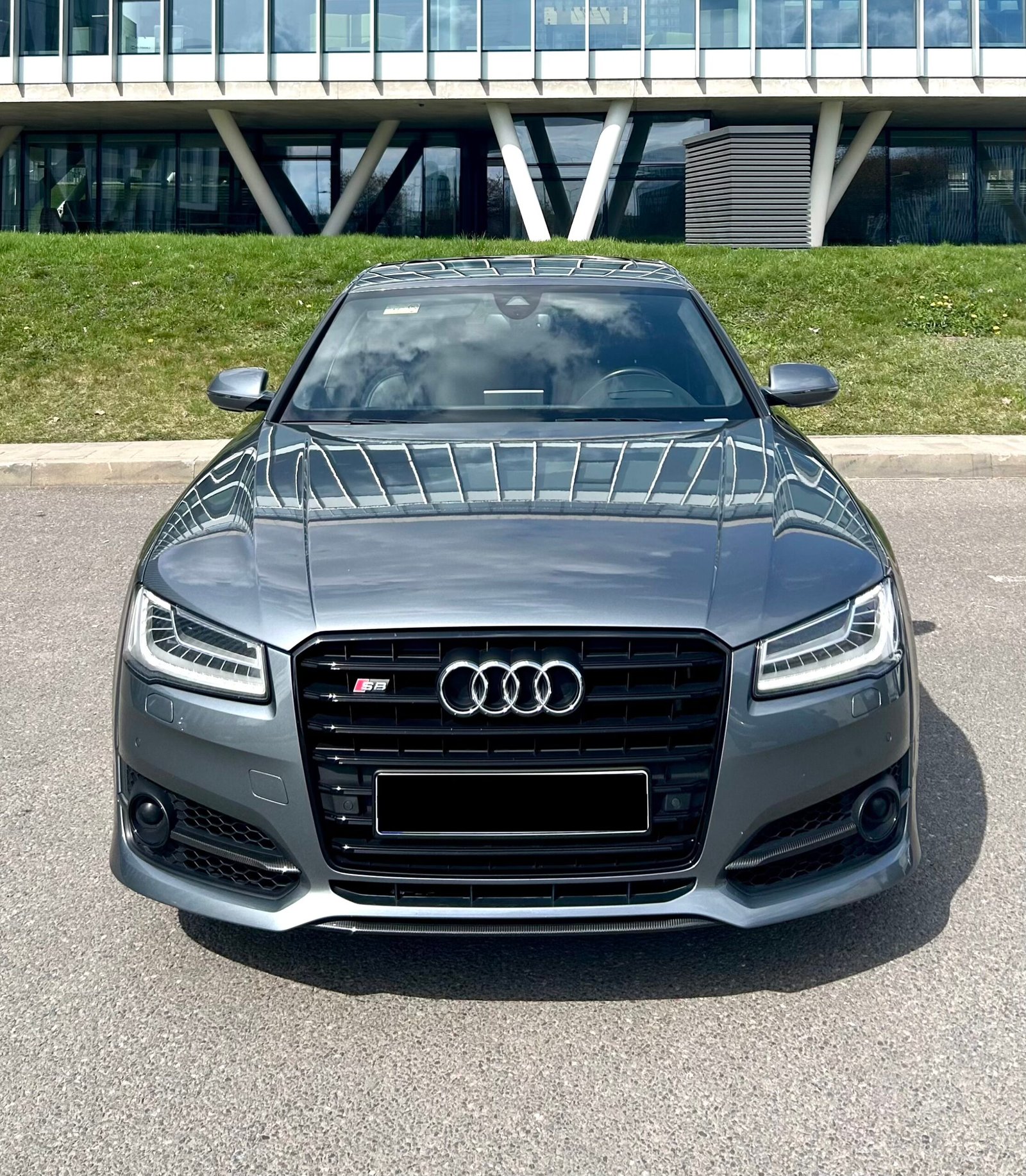 Audi S8 - Image 5
