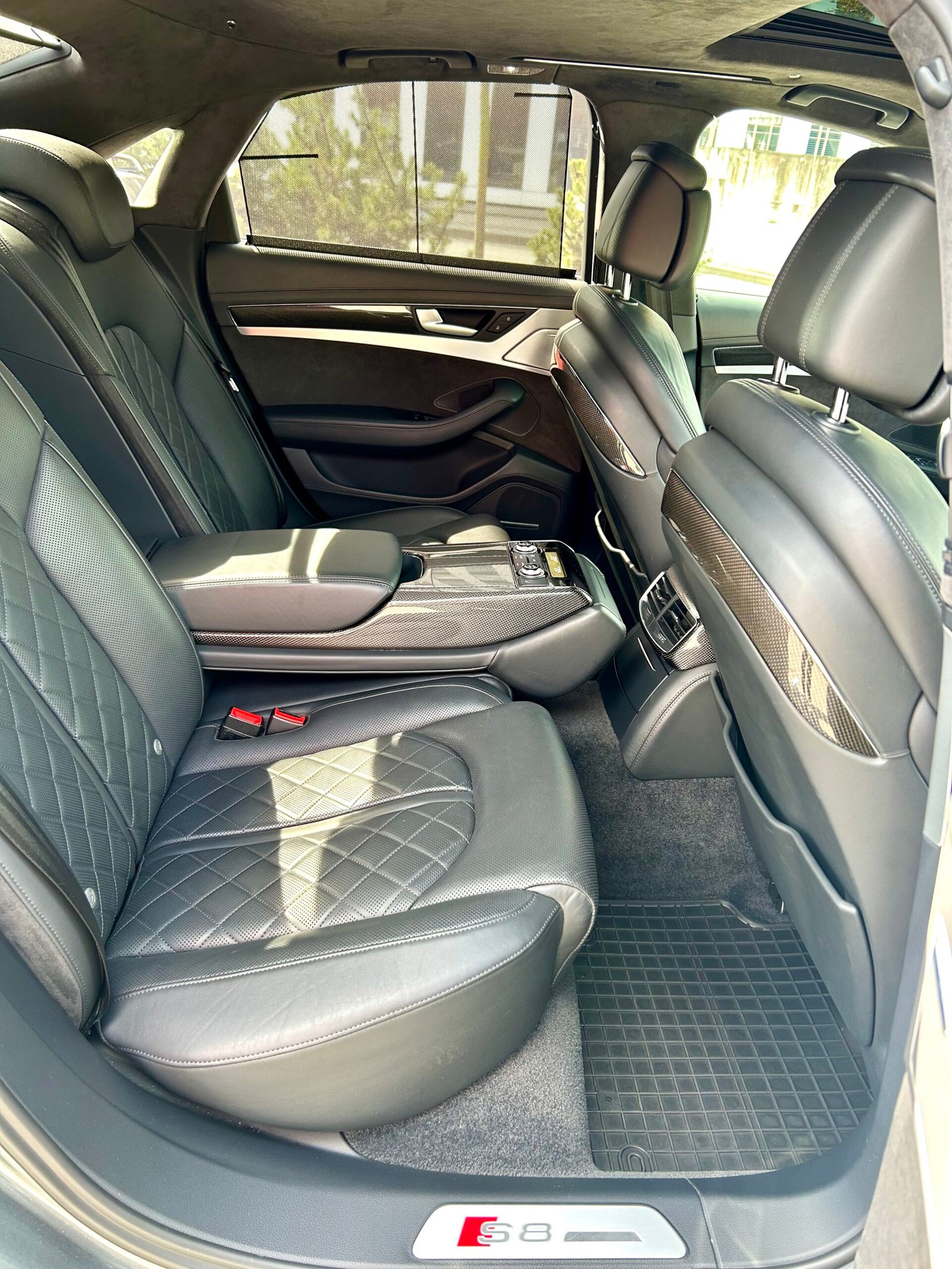 Audi S8 - Image 12