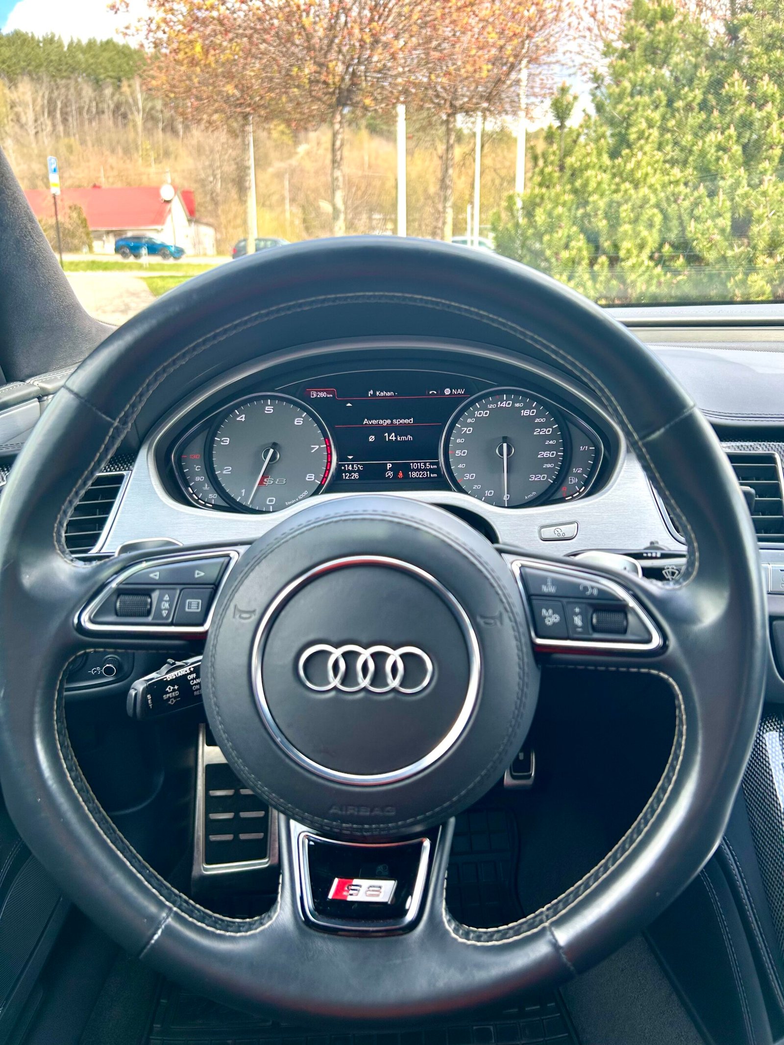 Audi S8 - Image 9