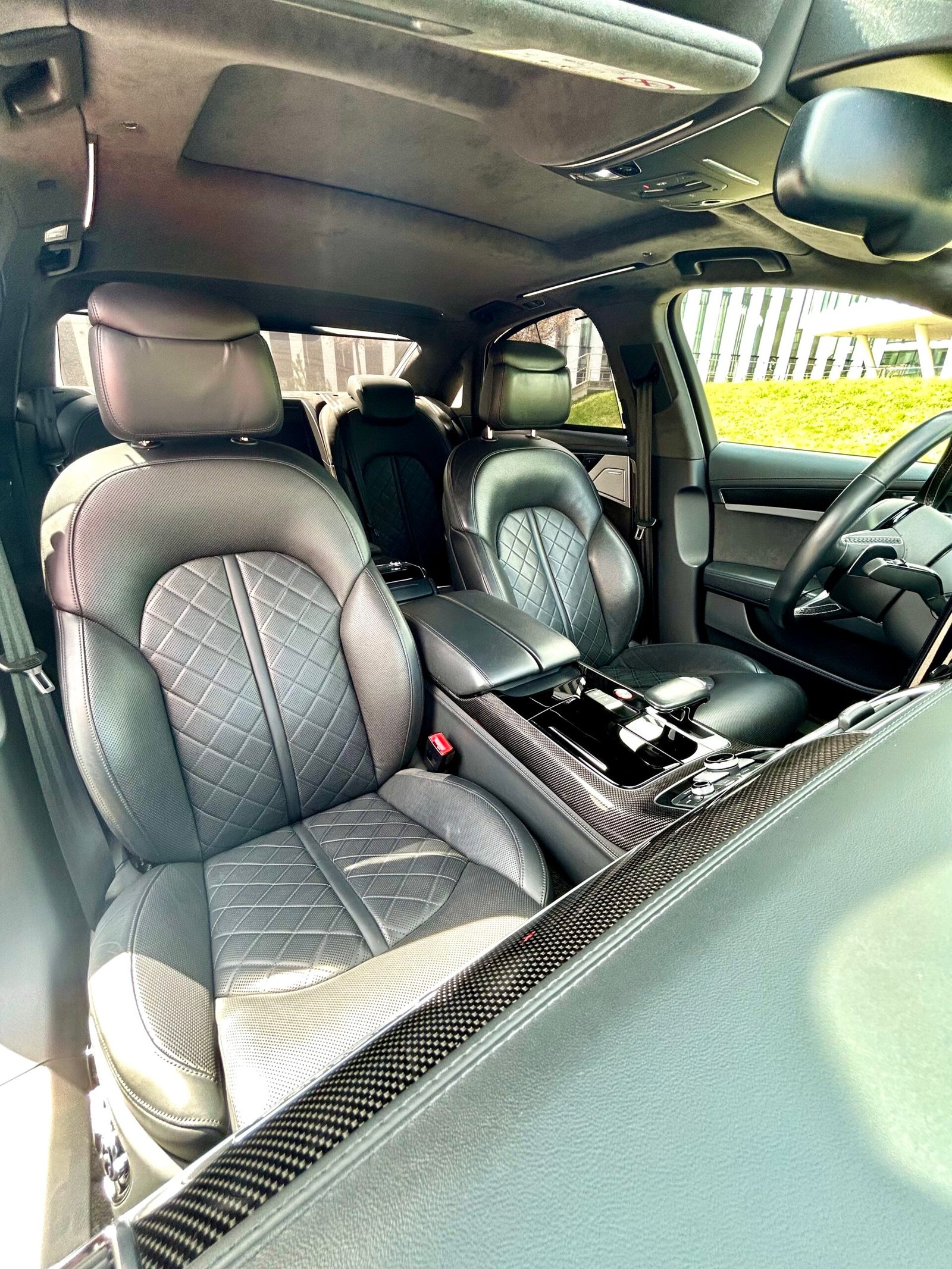 Audi S8 - Image 13