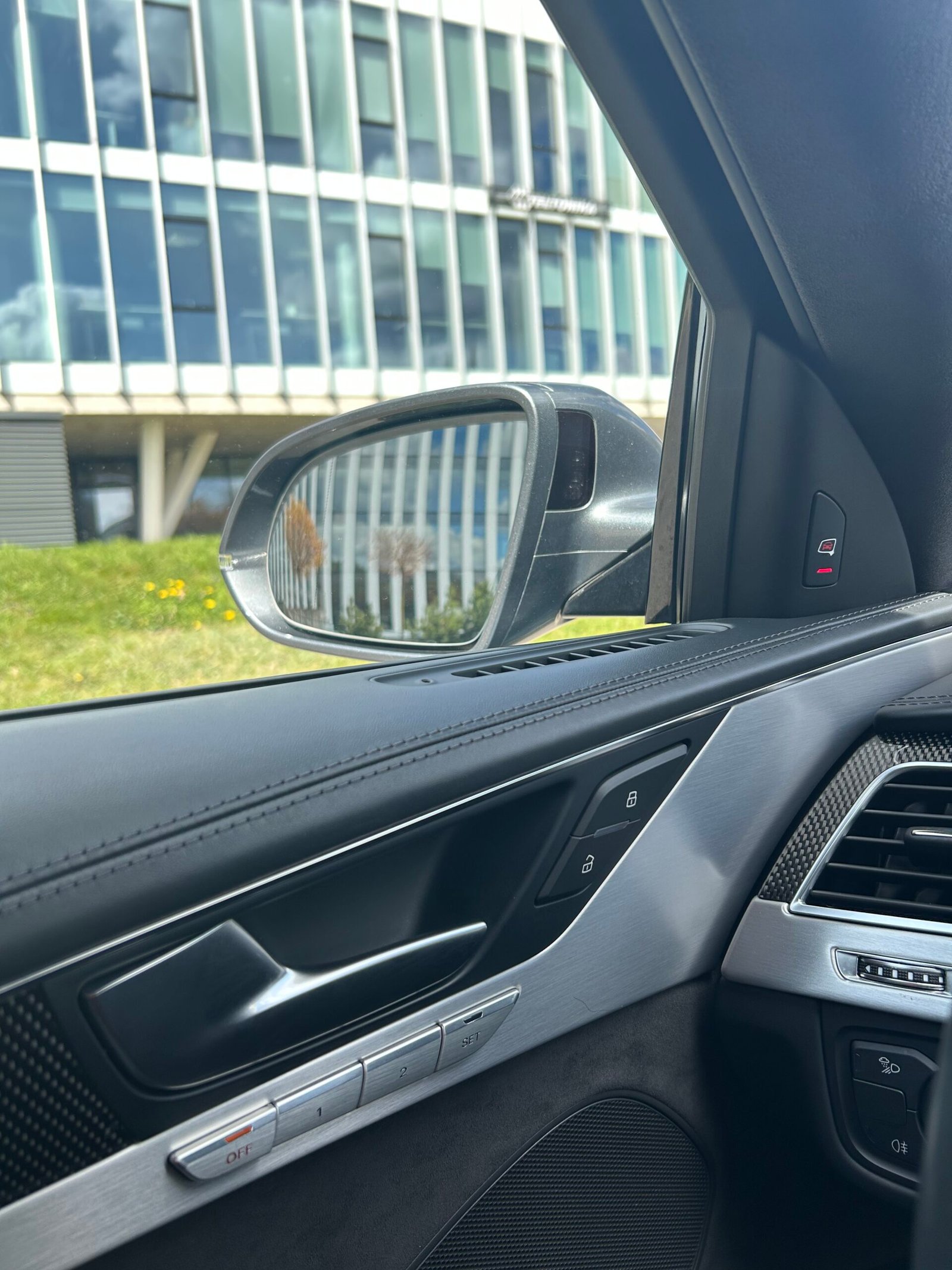 Audi S8 - Image 16
